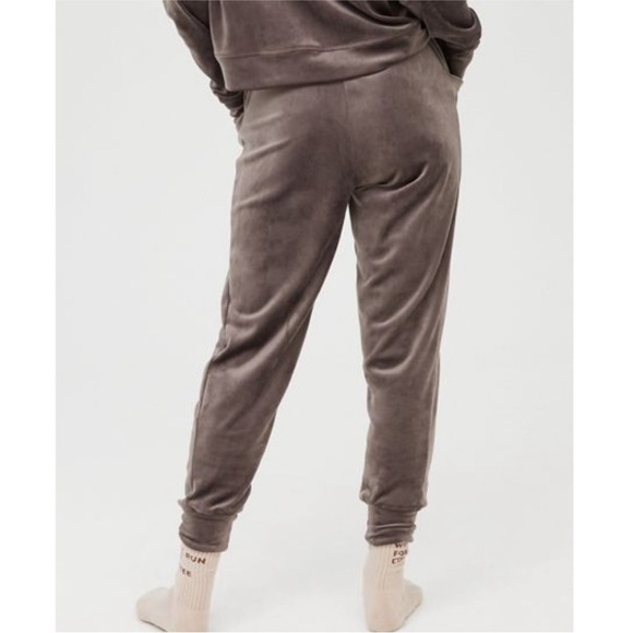 Offline by Aerie After Party Velour Jogger University Grey - Picture 2 of 14